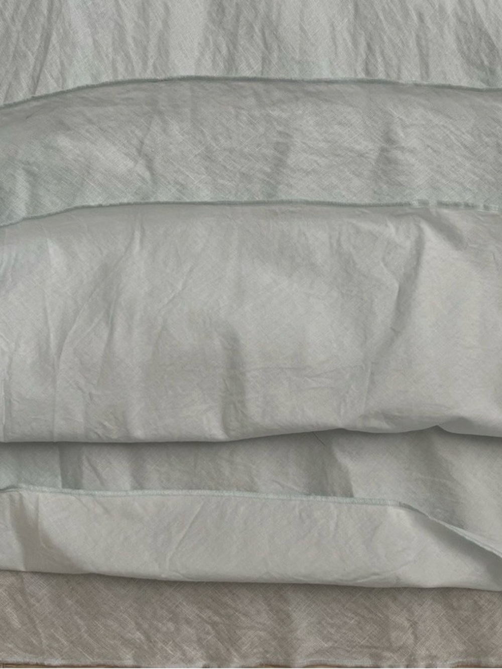 Banana Republic Black and Cream Brand Label Close-Up - Picture 13 of 16